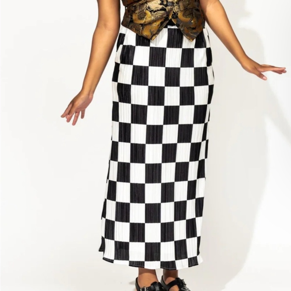 NWT - Dressed in LaLa Santorini Midi Plisse Skirt in Black + White Check